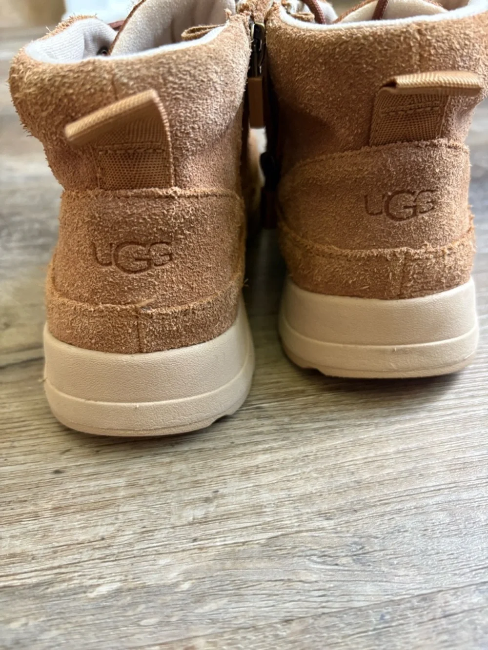 UGG Kids Suede Chukka Boots in Chestnut